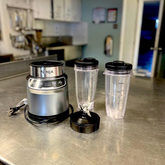 Ninja Nutri-Blender Pro w/ Auto iQ - Picture 1 of 8